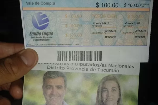 Desde el oficialismo y el bussismo denuncian que Cambiemos reparte vales de súper junto a las boletas