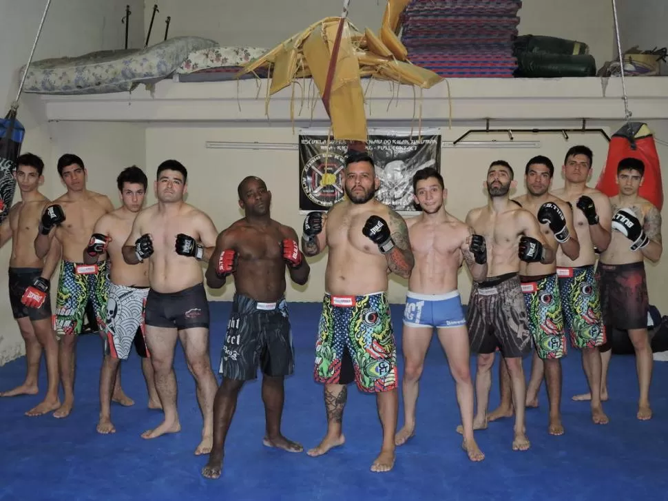 ACTORES. Girones y Bravo, ambos en el centro, van por una nueva victoria.  