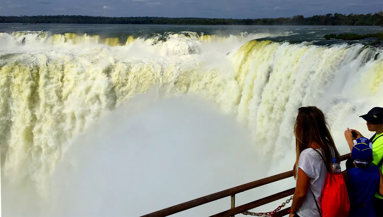 GARGANTA DEL DIABLO. Se desconoce si el hombre que se arrojó al vacío es turista o no.