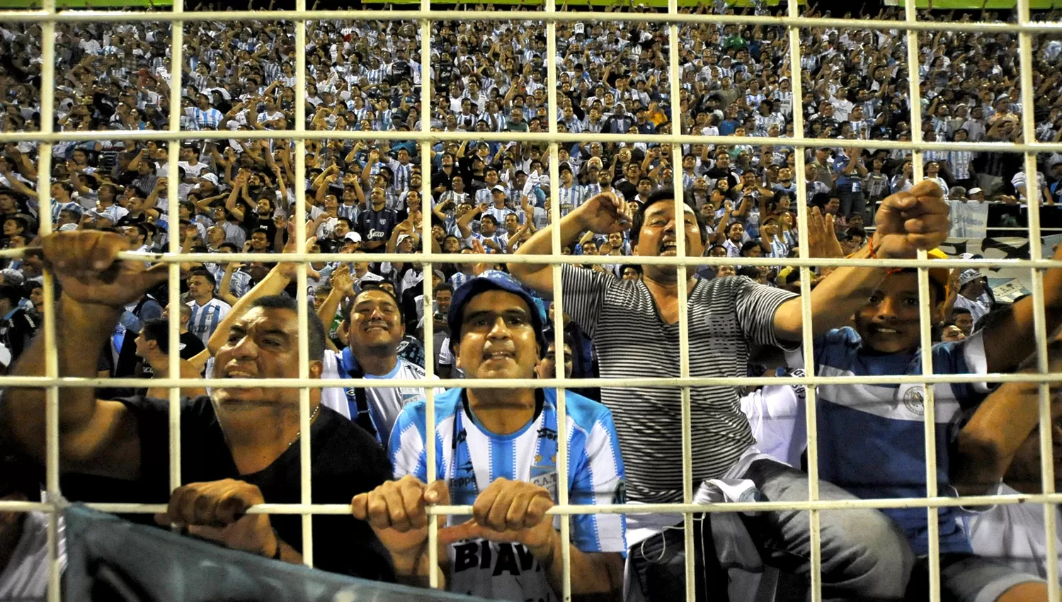 HINCHAS DE ATLÉTICO (LA GACETA)