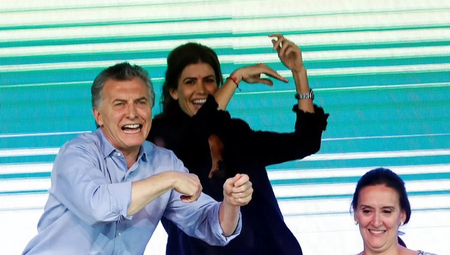 Macri volvió a bailar anoche luego del triunfo en las legislativas, lo que fue interpretado por el periodista k Roberto Navarro como una falta de respeto al duelo por Santiago Maldonado. FOTO TOMADA DE CLARIN.COM