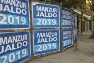 Empapelaron la ciudad con la leyenda Manzur-Jaldo 2019
