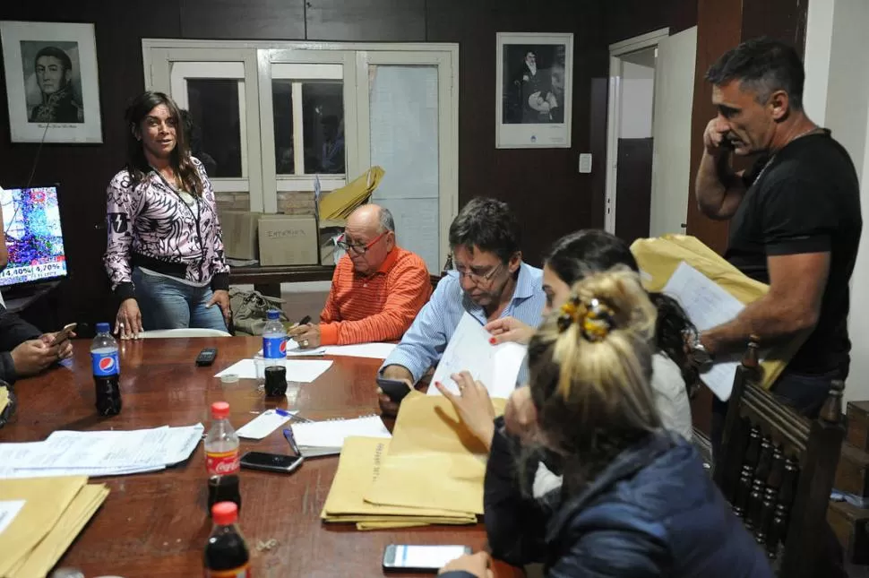 “UN GRUPO DE AMIGOS”. Bussi aseguró que estaba orgulloso por el aumento del apoyo recibido en las urnas. la gaceta / foto de héctor peralta