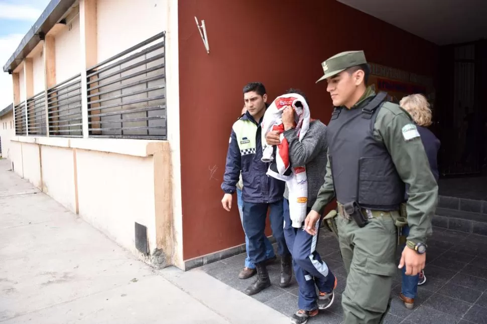 UNIDOS. Actuaron la Policía, Gendarmería y las autoridades de mesa. la gaceta / foto de inés quinteros orio 