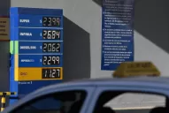 Subió la nafta y se estudia reajustar tarifas de luz y de gas