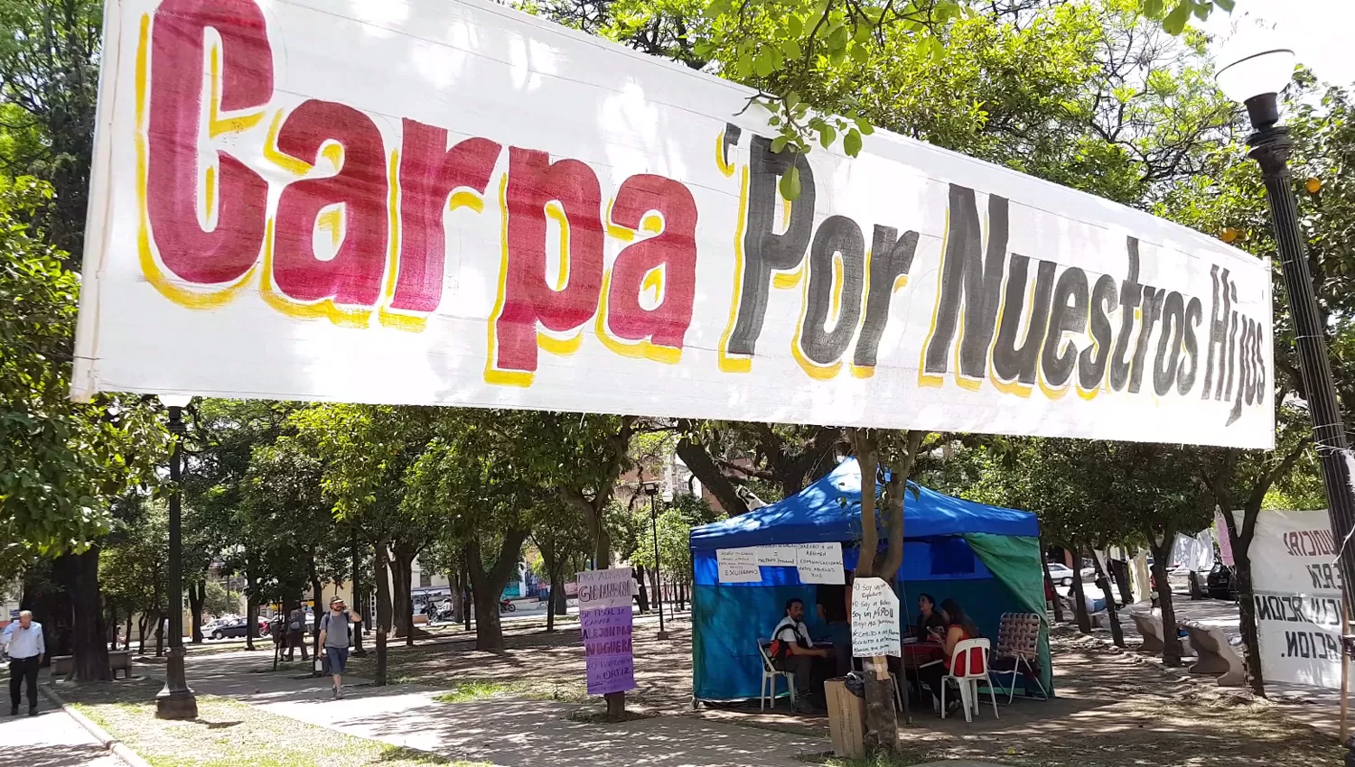 Desde la Carpa Azul, madres y padres piden volver a ver a sus hijos