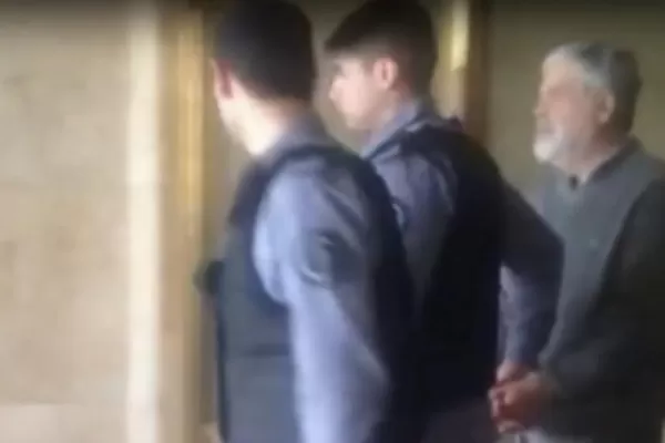 De Vido perdió sus fueros parlamentarios, quedó detenido y ya está en el penal de Ezeiza