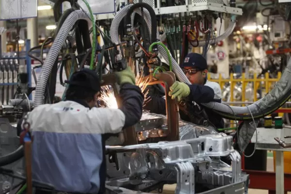 El empleo formal privado subió 1% en agosto y significó 64.000 nuevos puestos