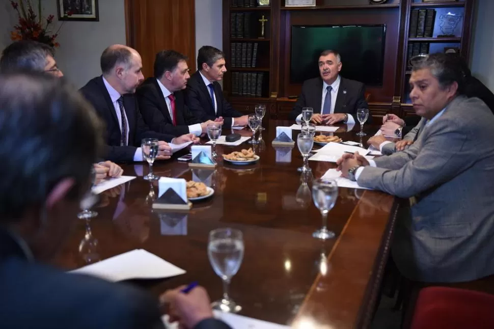 LABOR PARLAMENTARIA. Jaldo (a la cabecera) presidió ayer la reunión. prensa legislatura