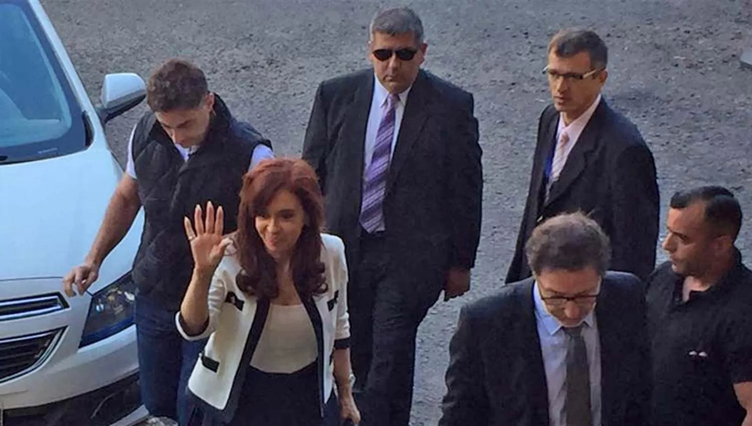 EN TRIBUNALES. Cristina llega a Comodoro Py. FOTO TOMADA DE LANACION.COM.AR