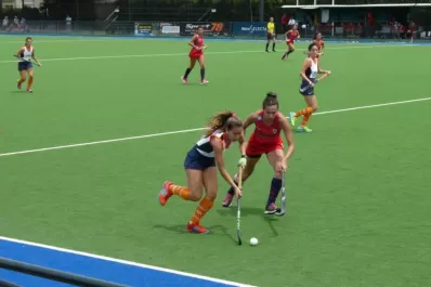 Las chicas golearon y los varones empataron