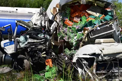 Apedrearon a la Policía y saquearon uno de los camiones de la tragedia de Simoca