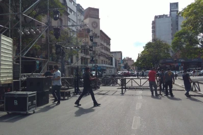Paciencia: calles del microcentro permanecerán cortadas hasta pasadas las 22 a causa de un desfile