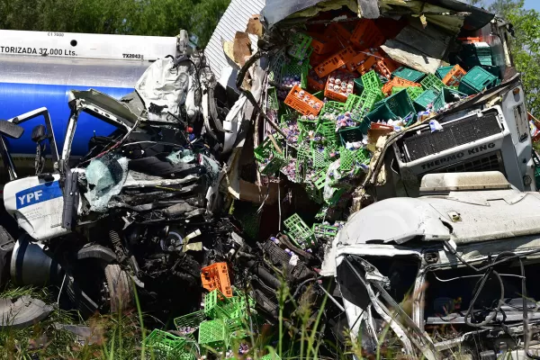 Apedrearon a la Policía y saquearon uno de los camiones de la tragedia de Simoca