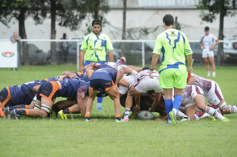 PREPARACIÓN. Ya con un año de trabajo sobre las nuevas reglas, el scrum de Tucumán luce más firme que el año pasado. la gaceta / foto de héctor peralta