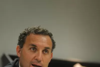 El aspirante López recibe otro veto, el primero de Manzur