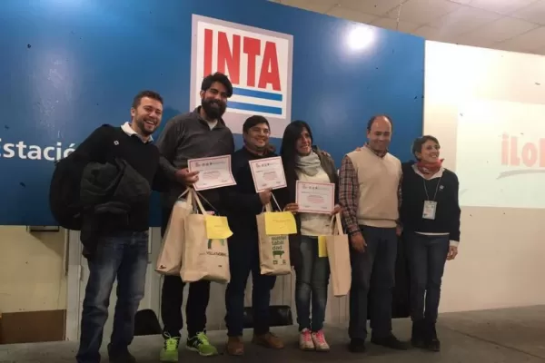Premian a estudiantes en Producción Lechera