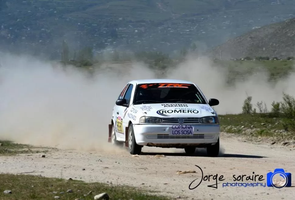AL FRENTE. El monterizo Assaf llevará hasta el límite al VW Gol de la clase N-1. El premio puede ser el título del Provincial. jorge soraire photography
