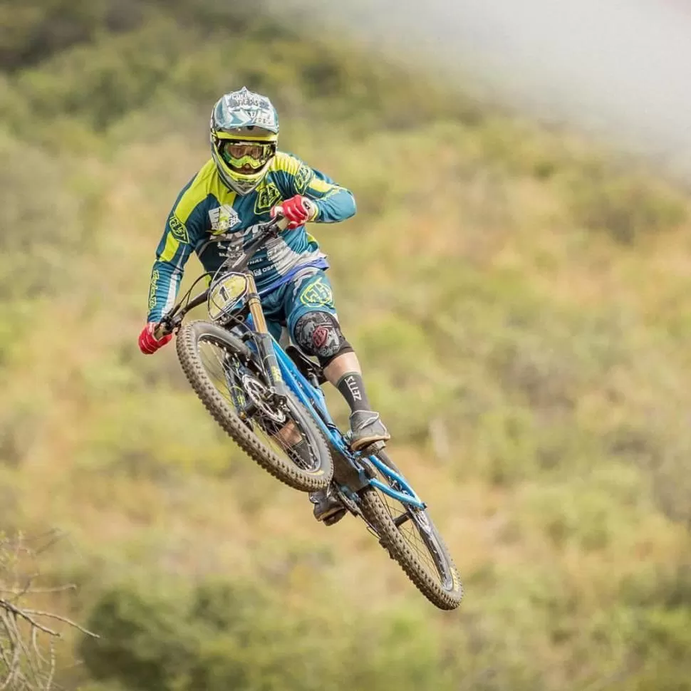 EXPERIENCIA. De Santiago defiende el título del torneo.  