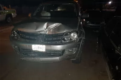 Encontraron la camioneta que habría chocado y empujado un auto hacia un canal: manejaba un menor de edad