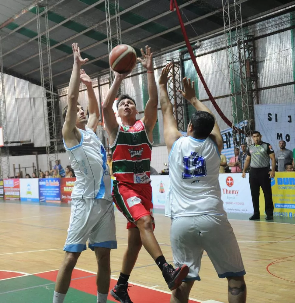 POR MÁS. Ciudadela Básquet sólo perdió en su debut; esta noche vuelve a jugar. la gaceta / foto de héctor peralta