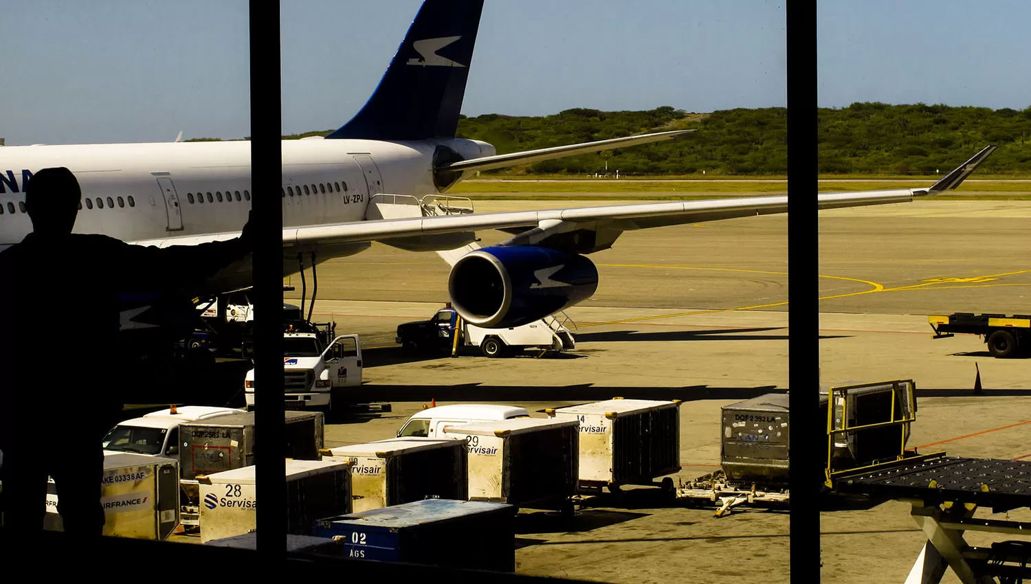 AEROLÍNEAS ARGENTINAS, Personal de esa empresa y de Austral harán paro mañana. LA GACETA / FOTO DE JORGE OLMOS SGROSSO