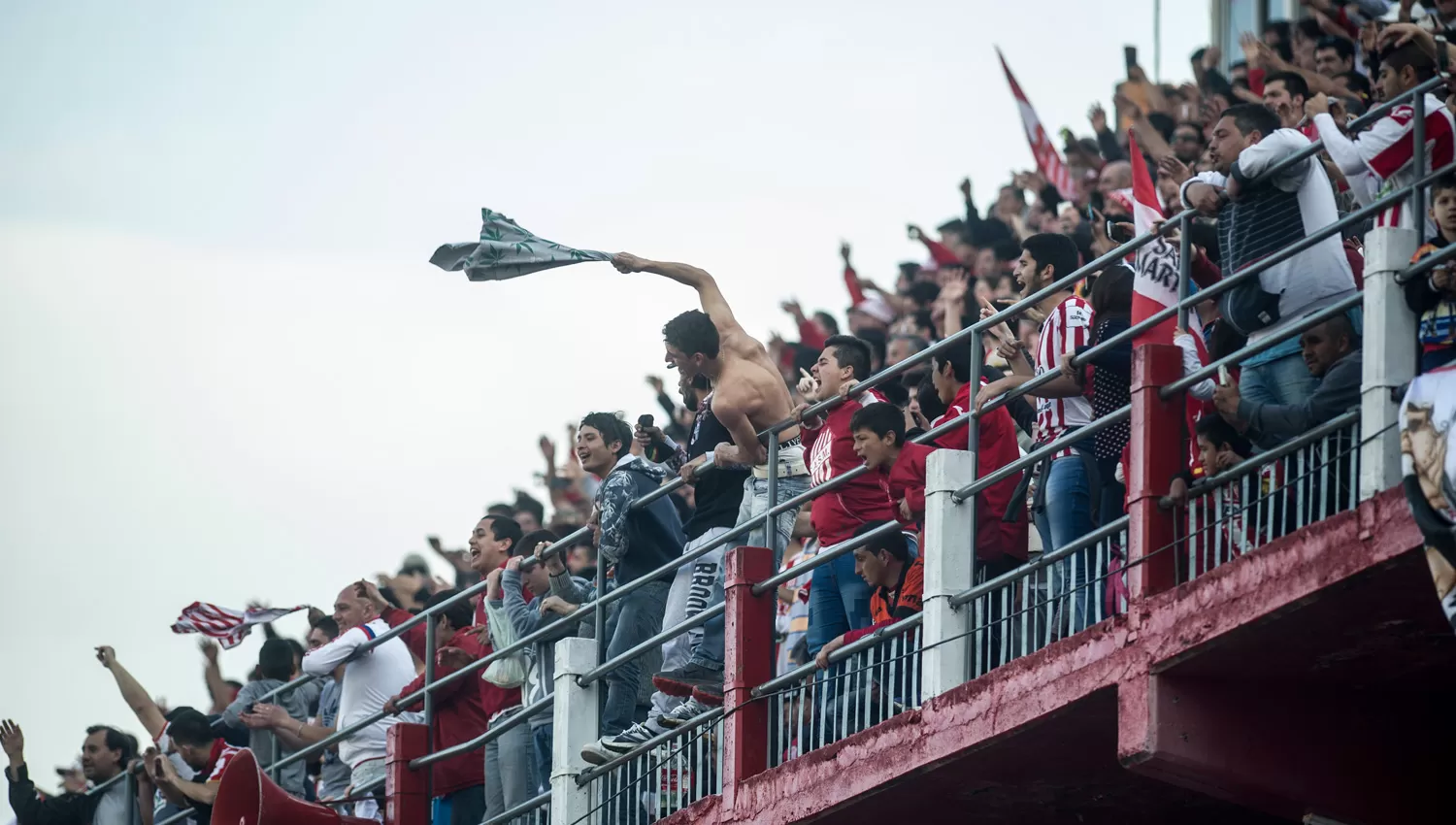 HINCHADA DE SAN MARTÍN (ARCHIVO LA GACETA)