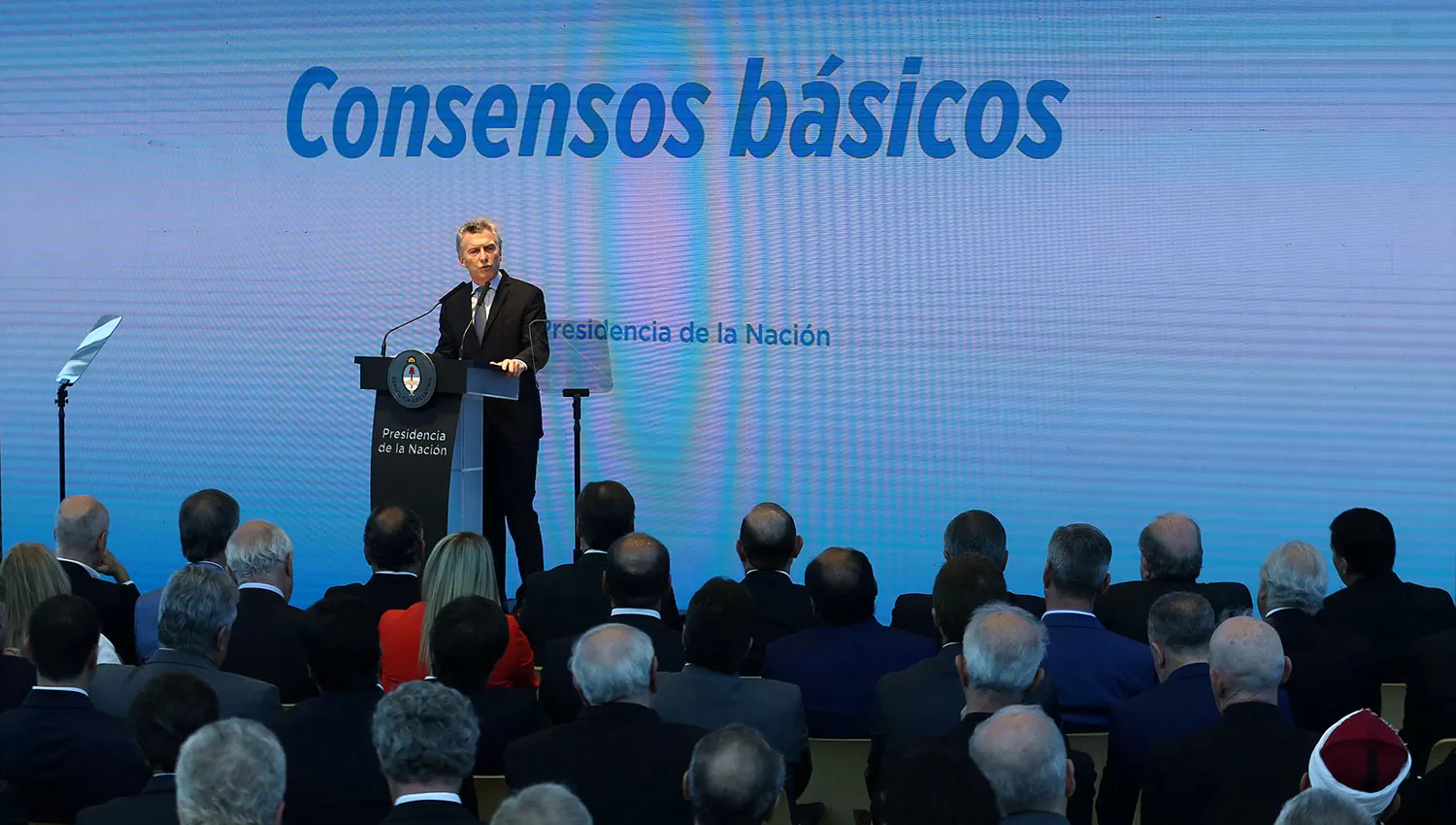 Macri presentó las reformas ante gobernadores, empresarios, sindicalistas y jueces, entre otros. FOTO DE REUTERS. 