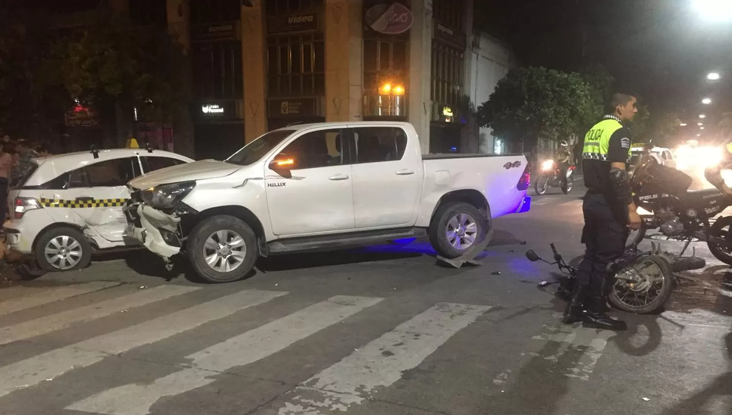 ACCIDENTE. Triple choque en Junín y Santiago. FOTO LA GACETA/ LUCIANA COLLADO.