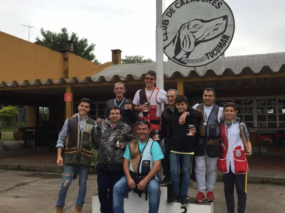 EL GANADOR. Vechetti (arriba) rodeado por los otros ganadores de la fecha. gentileza FERNANDO VIDAL SANZ