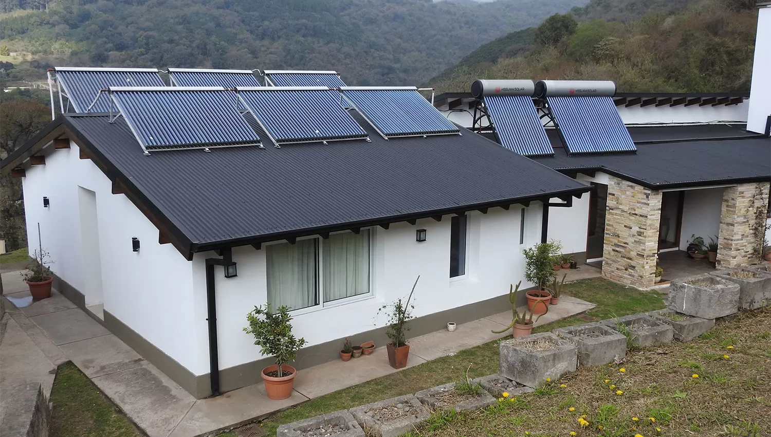 TERMOTANQUE SOLAR. Así queda instalado el calentador de aguas sanitarias. 