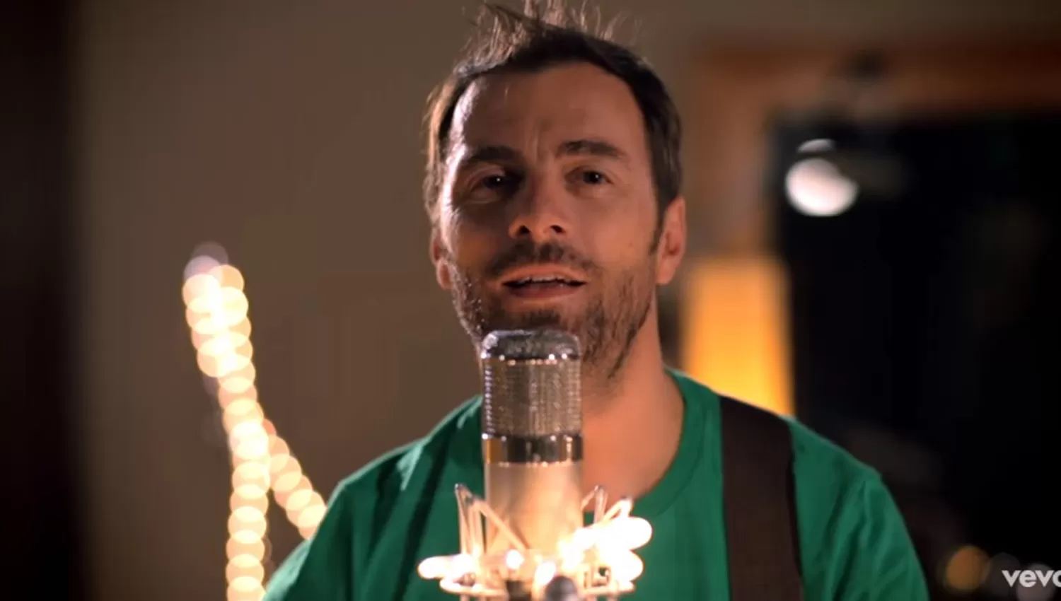 ARTISTA. Kevin Johansen toca en Tucumán el viernes. FOTO CAPTURA DE VIDEO.