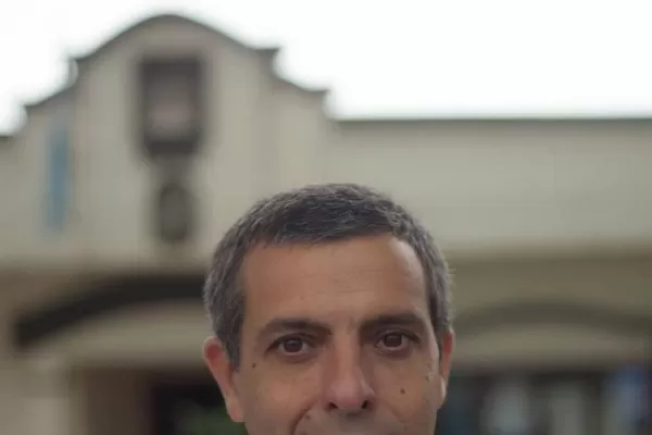 El fiscal de Tafí Viejo chocó, lo aprehendieron, pagó la multa y se fue