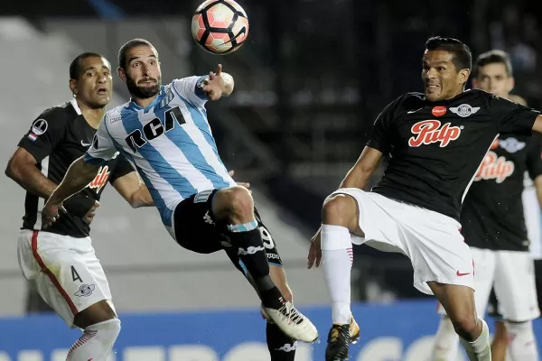 Racing no pudo romper el cero y fue eliminado por Libertad de la Copa Sudamericana