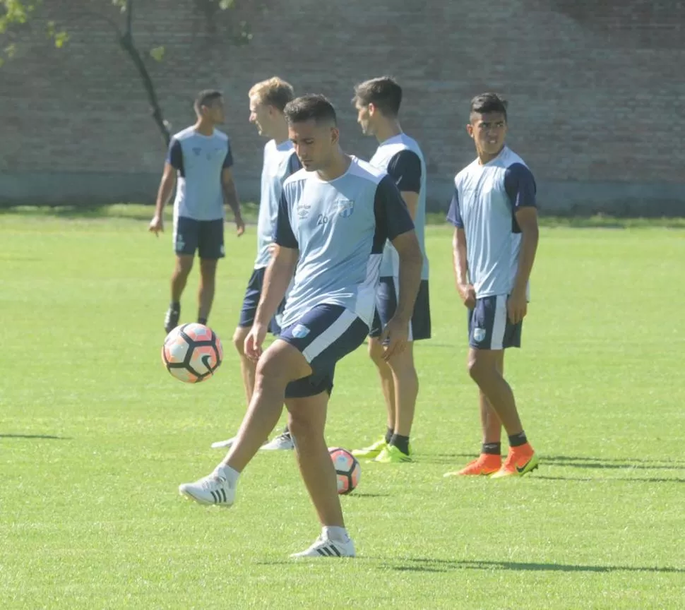 REENCUENTRO. Ballini volvió a pisar un campo de juego tras más de siete meses. la gaceta / foto de Antonio Ferroni