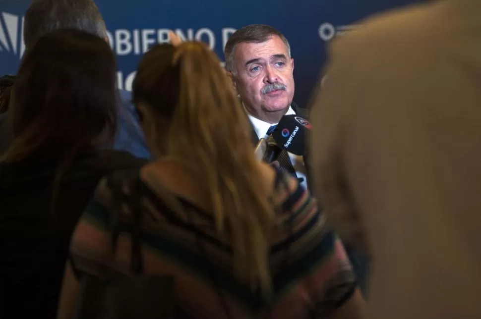 EN CASA DE GOBIERNO. En septiembre, en plena campaña, Jaldo anunciaba un beneficio para jubilados transferidos. Hoy, el futuro del peronista está en duda. la gaceta / foto de DIEGO ARáOZ