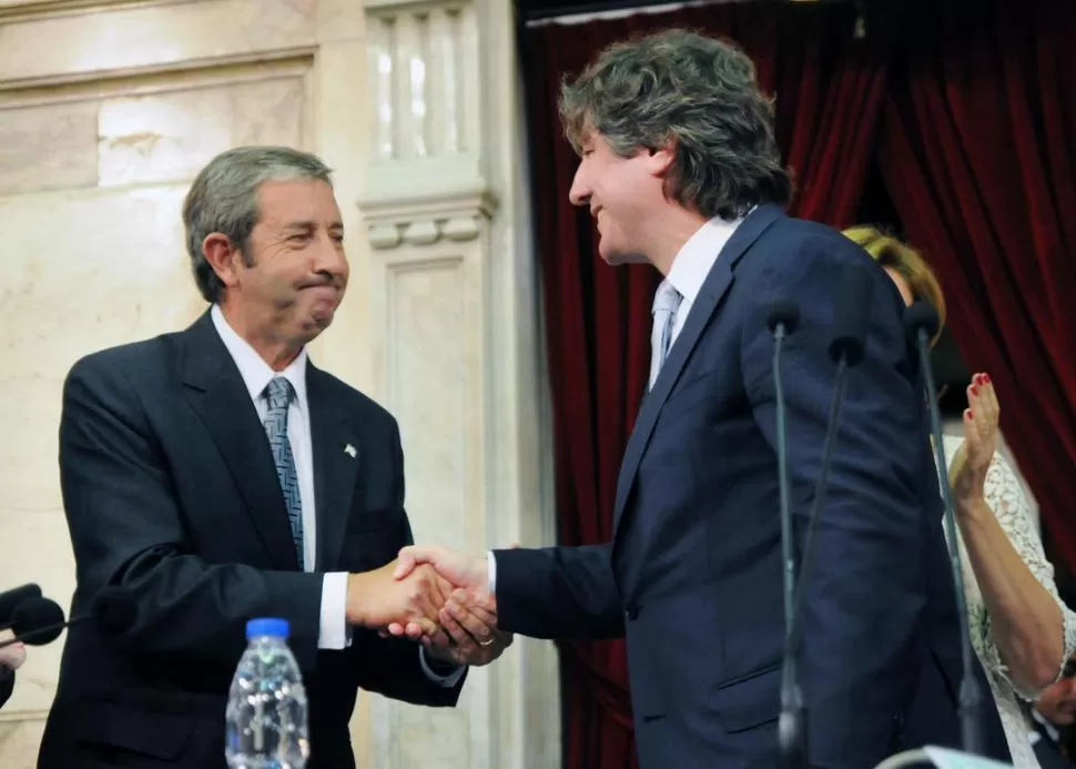 COBOS Y BOUDOU. Cobos (izquierda) y Boudou compartieron el espacio político hasta que el radical se alejó de los K. NA (ARCHIVO)