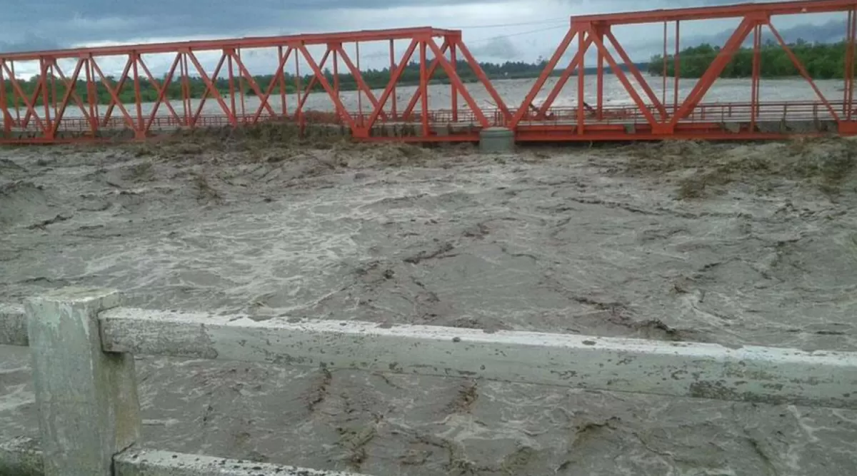 TIEMPO ATRÁS. El río Gastona, desbordado en 2016. ARCHIVO