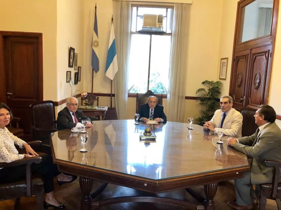 COMIENZA LA VOTACIÓN EN EL ALTO TRIBUNAL. Esta imagen muestra a los cinco vocales antes de la elección: Sbdar, Goane, Gandur, Estofán y Posse. credito