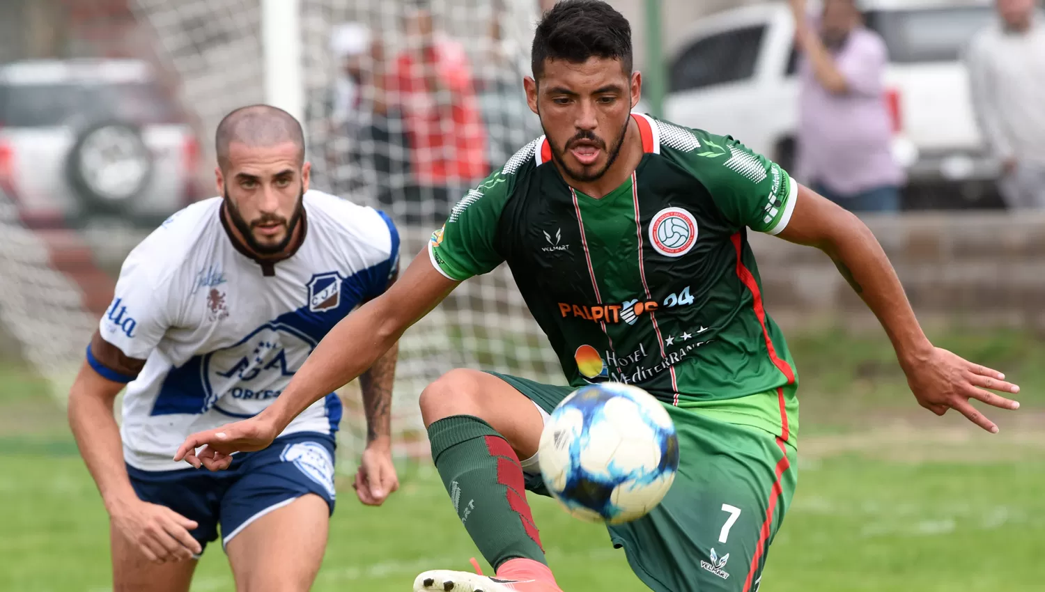 SIRVE POCO. Soraire para la pelota para un San Jorge que necesita sumar para escaparle al descenso. LA GACETA / FOTO DE DIEGO ARÁOZ