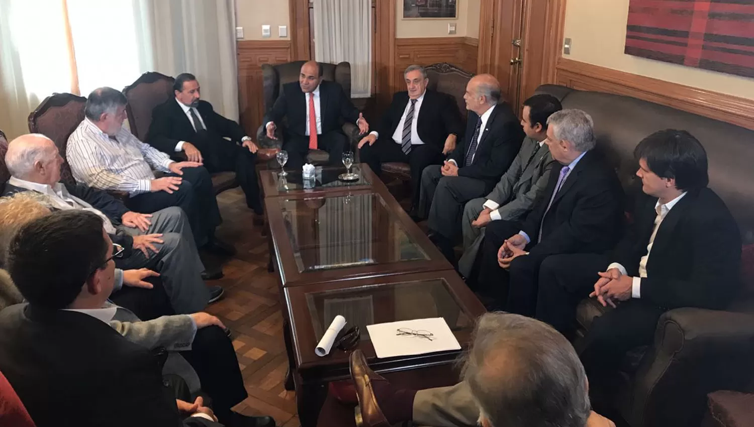 EN CASA DE GOBIERNO. Manzur, Juri y Ruiz Olivares conversan con los industriales. FOTO COMUNICACIÓN TUCUMÁN