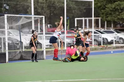 Hockey: en los cotejos de ida, “Blancas” y “Santas” sacaron diferencias de dos goles