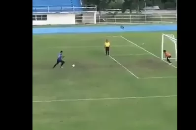 Mirá el video de uno de los penales más ridículos de la historia del fútbol