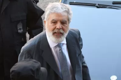 En una carta, Julio De Vido apuntó contra José Luis Gioja y lo trató de ortiva