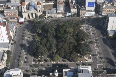 ¡Irreconocible! Mirá cómo era la plaza Independencia en 1870