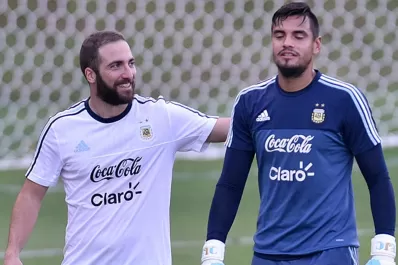 No puedo entender como Higuaín no está en la Selección, reclamó Romero