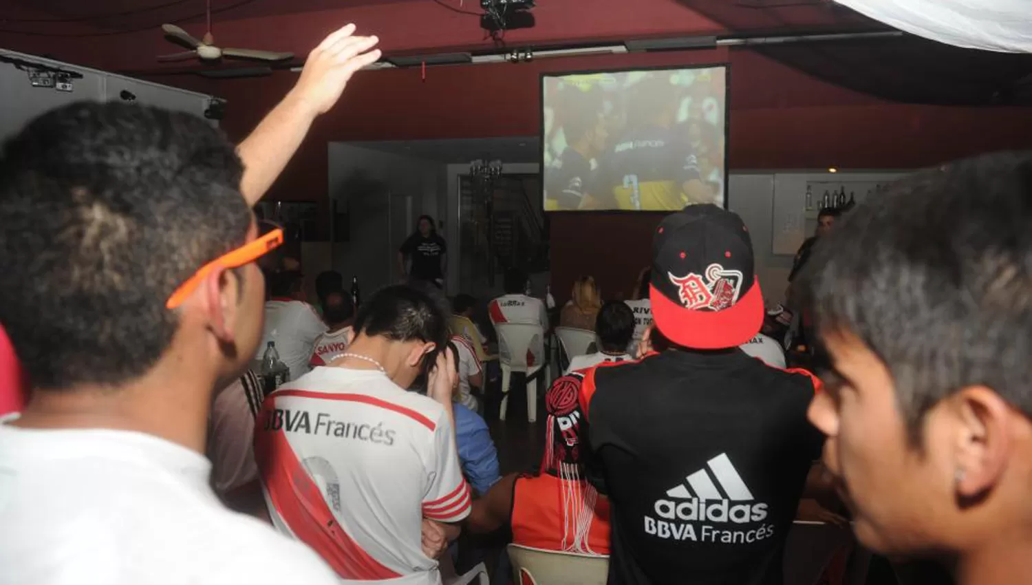 TENSIÓN. La pelea se habría originado por una discusión sobre el partido de fútbol jugado en el Monumental de Núñez. ARCHIVO LA GACETA