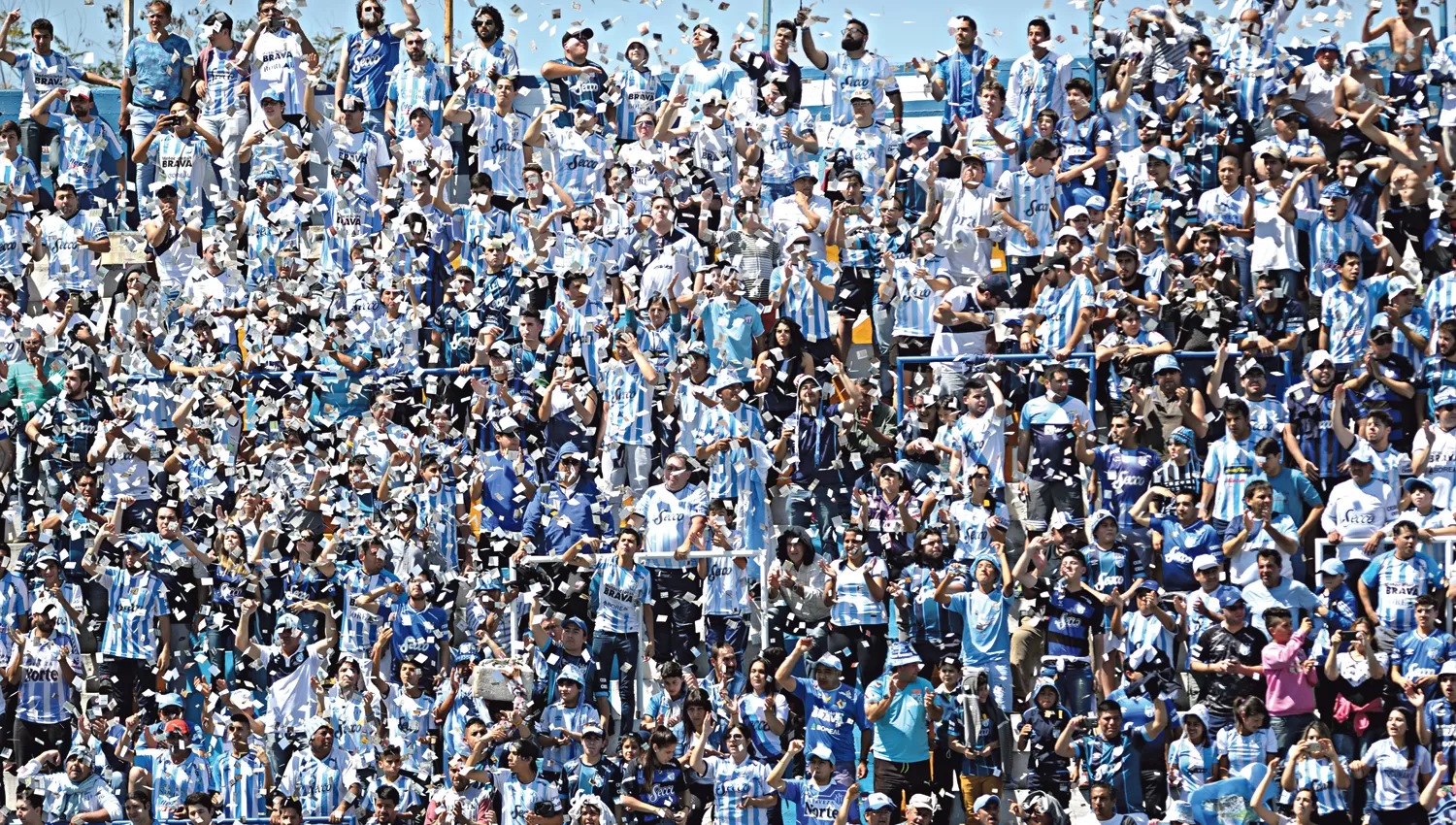 FIELES. Los hinchas de Atlético prometieron “copar” Formosa. la gaceta / foto de franco vera