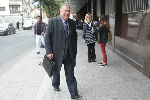 Un fiscal pide que el ex rector Cerisola y Sacca vayan a juicio por la causa YMAD