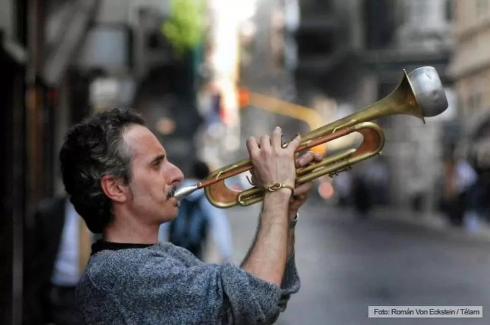 TROMPETISTA. El maestro Juan Cruz de Urquiza es egresado de Berklee. Telam 